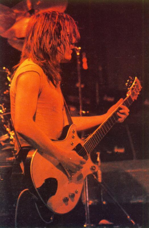 1977 ACDC MalcolmYoung