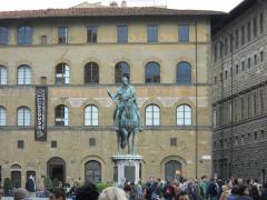 099_-_(Firenze)_Monumento_a_Cosimo_I.jpg
