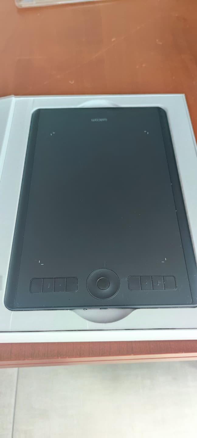 Tavoletta grafica Wacom Intuos Pro Medium PTH-660